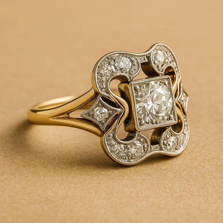 Goldener Vintage-Ring mit Zirkonia