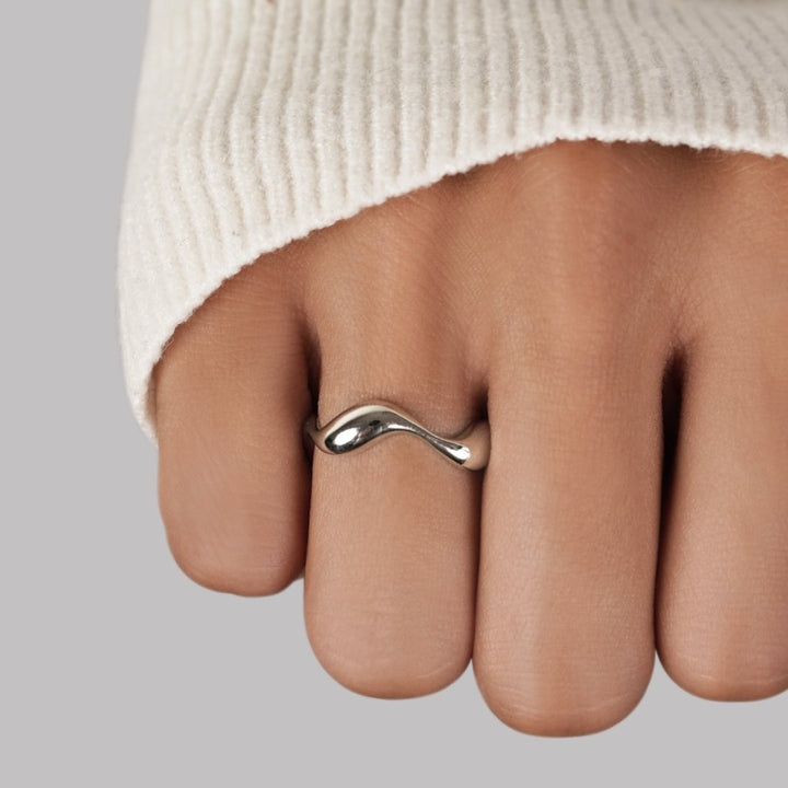 Wellen – Minimalistischer Ring