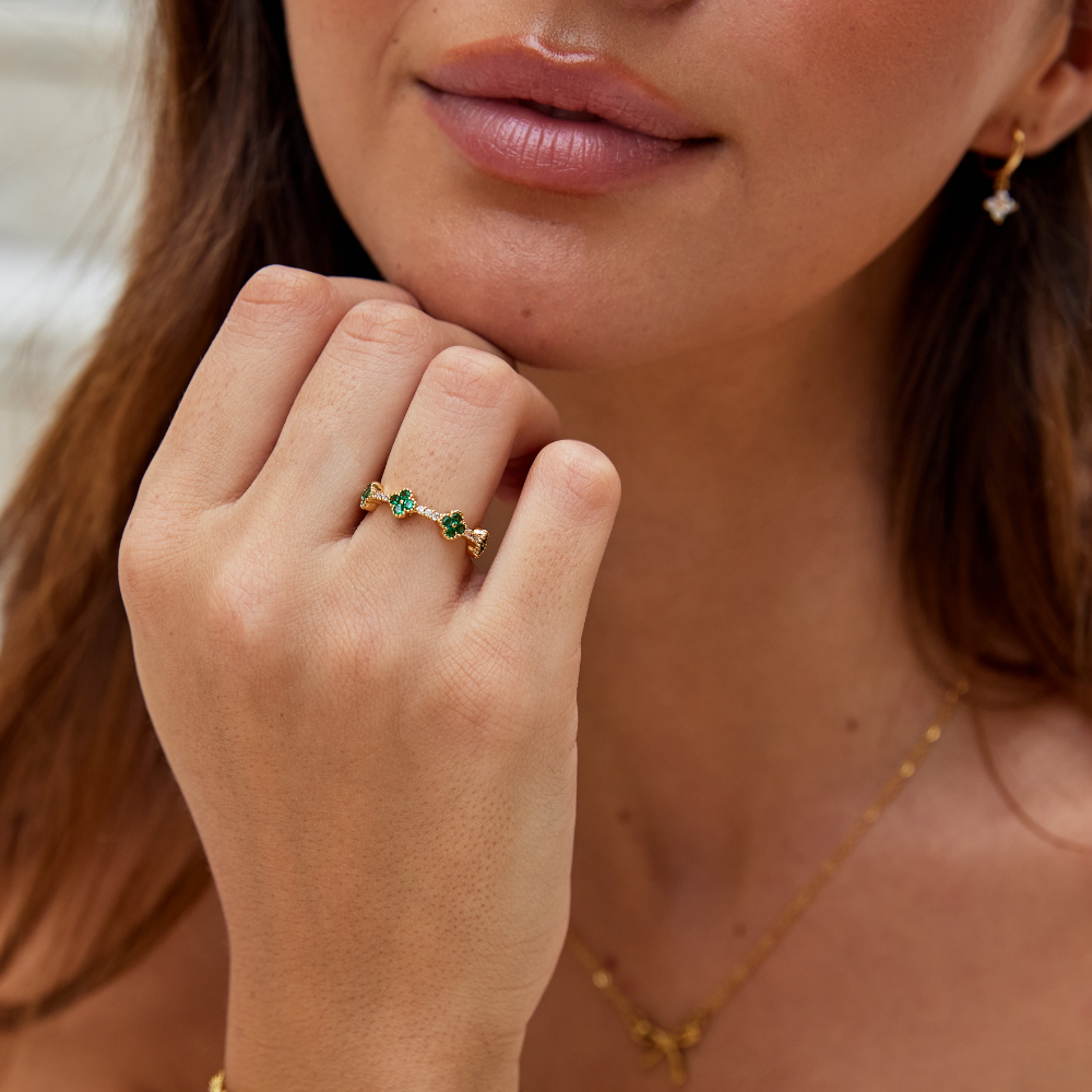 Glücksring mit Kleeblatt und Kristallen