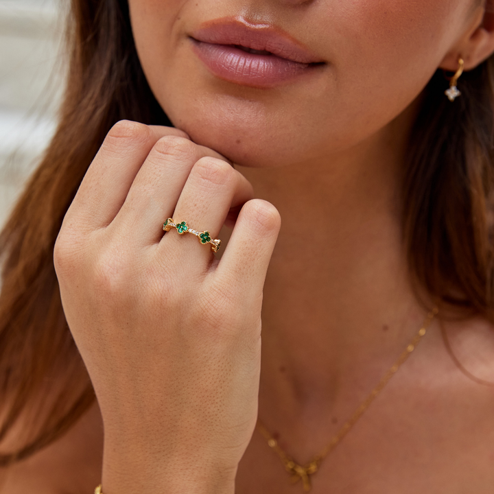 Glücksring mit Kleeblatt und Kristallen