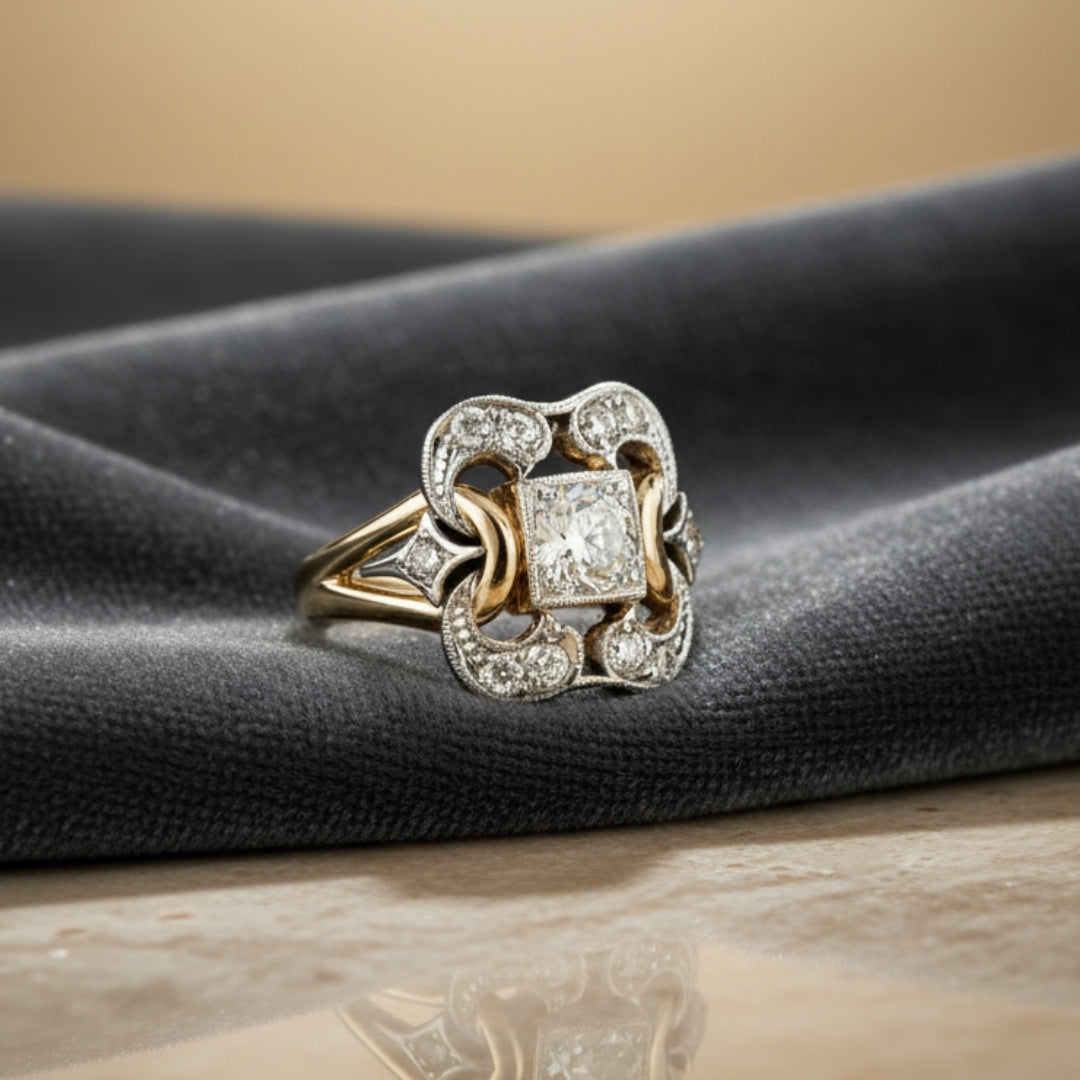Goldener Vintage-Ring mit Zirkonia