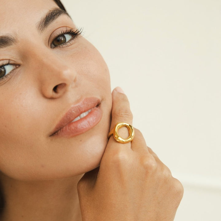 Vina Ring aus geschmolzenem Gold